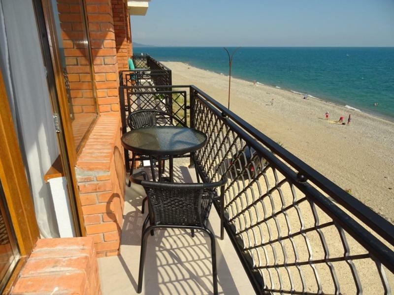 Leon Beach Hotel New Athos Exterior photo